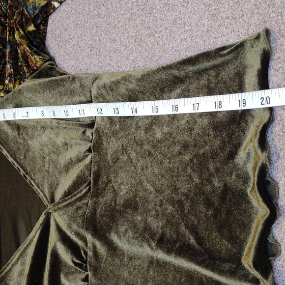 🖤Vintage Velvet Dark Olive Green Fairy Crop Top w/ Split 3/4 Bell Sleeve - Picture 11 of 17